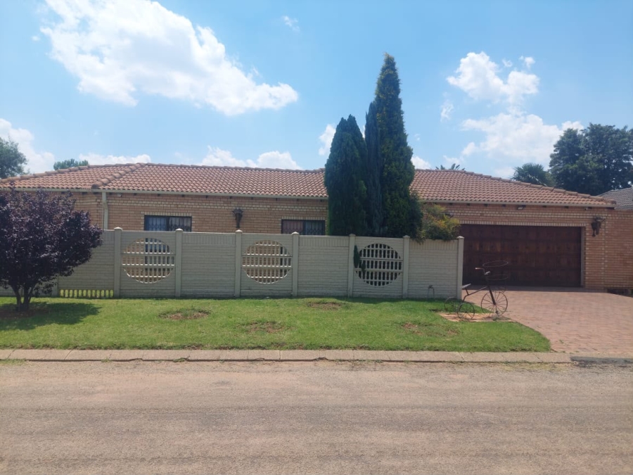 4 Bedroom Property for Sale in Waldrift Gauteng