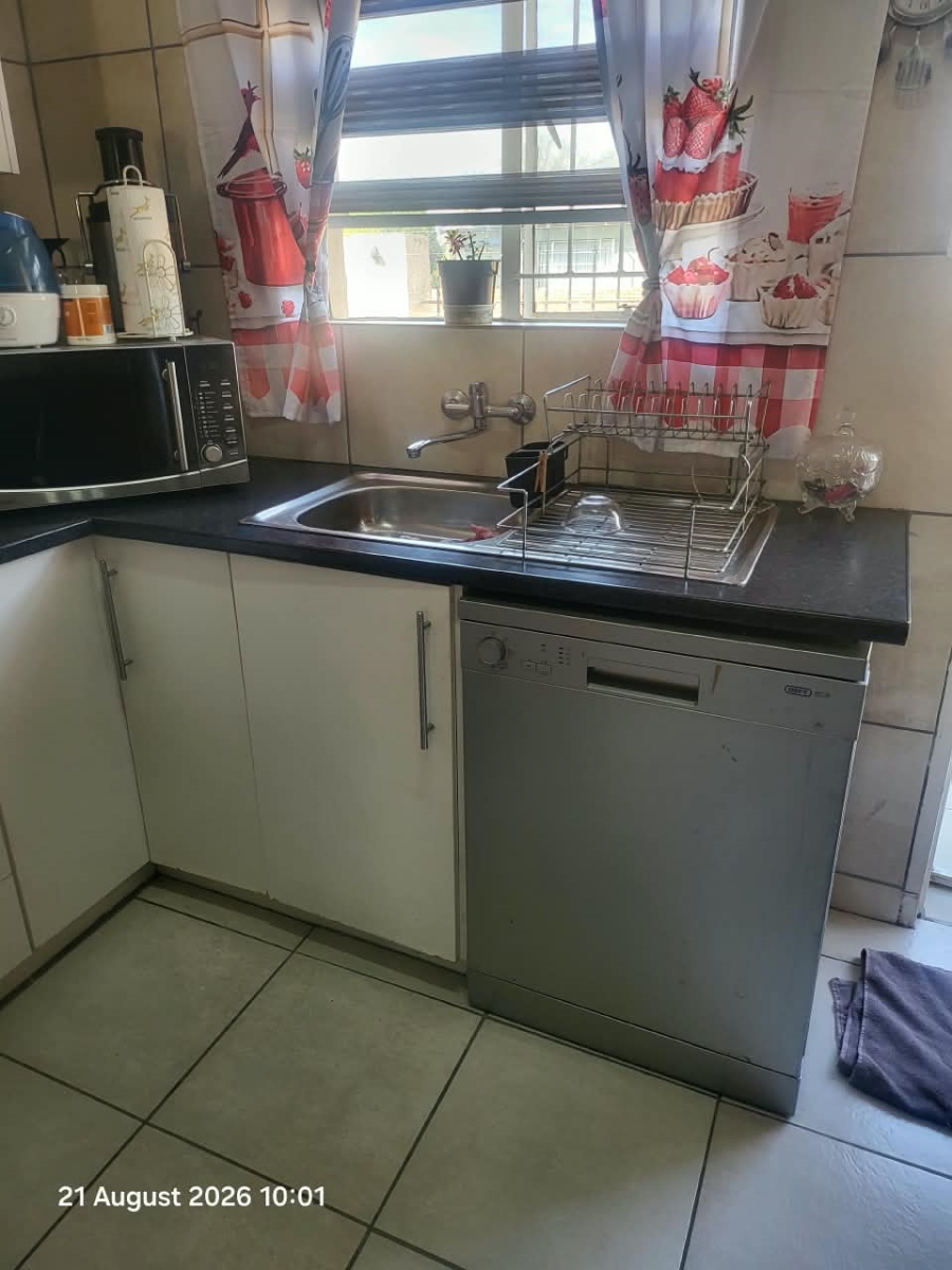 1 Bedroom Property for Sale in Selection Park Gauteng