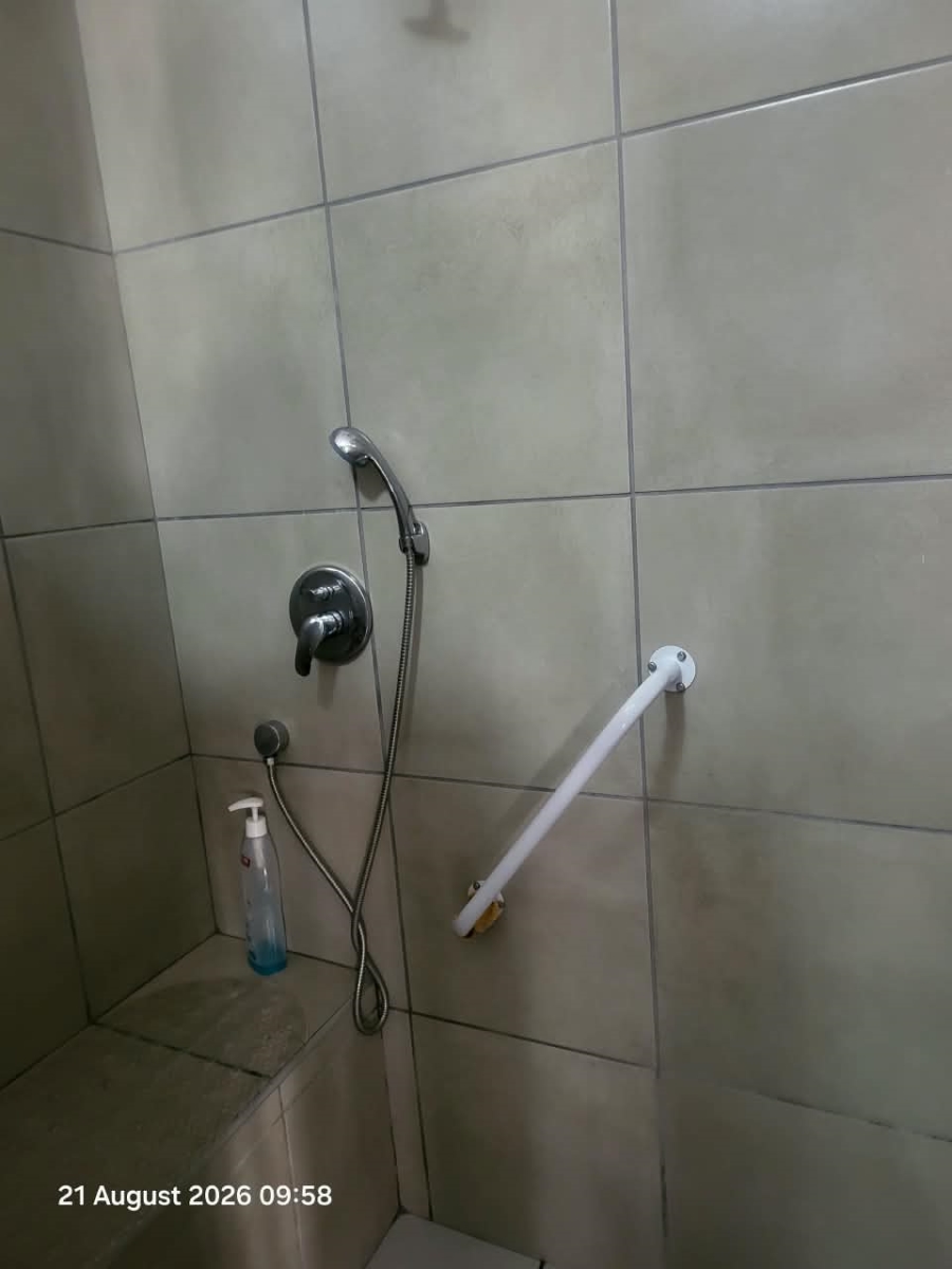 1 Bedroom Property for Sale in Selection Park Gauteng
