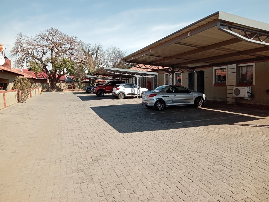 To Let 2 Bedroom Property for Rent in Strubenvale Gauteng