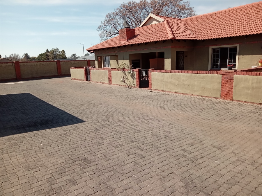 To Let 2 Bedroom Property for Rent in Strubenvale Gauteng