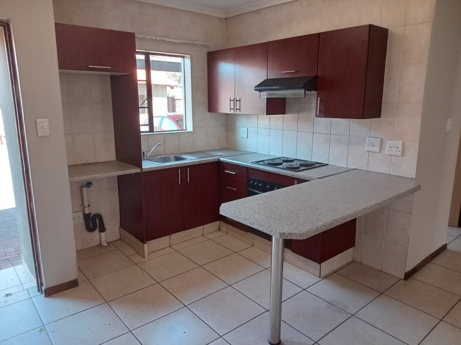 To Let 2 Bedroom Property for Rent in Strubenvale Gauteng