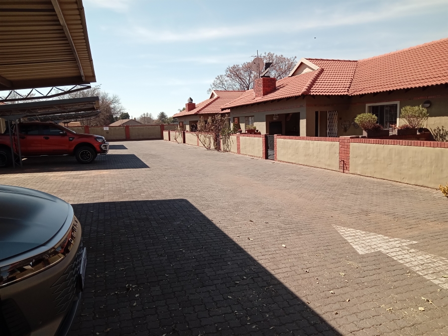To Let 2 Bedroom Property for Rent in Strubenvale Gauteng