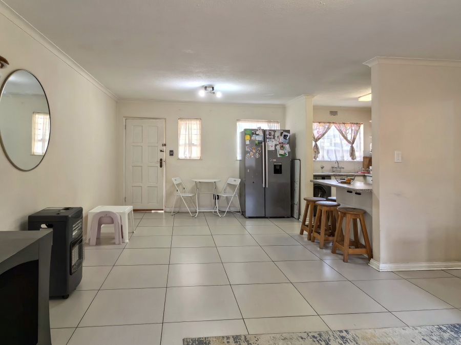 To Let 2 Bedroom Property for Rent in Fairland Gauteng