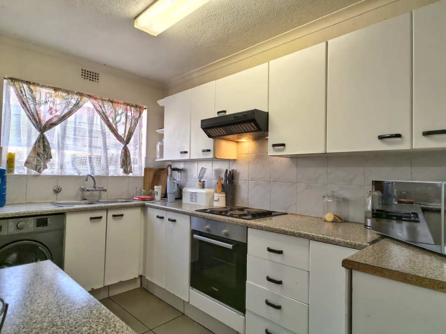 To Let 2 Bedroom Property for Rent in Fairland Gauteng