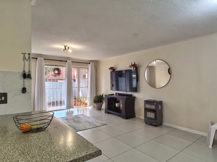 To Let 2 Bedroom Property for Rent in Fairland Gauteng