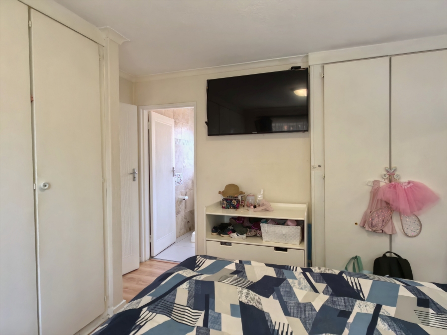 To Let 2 Bedroom Property for Rent in Fairland Gauteng