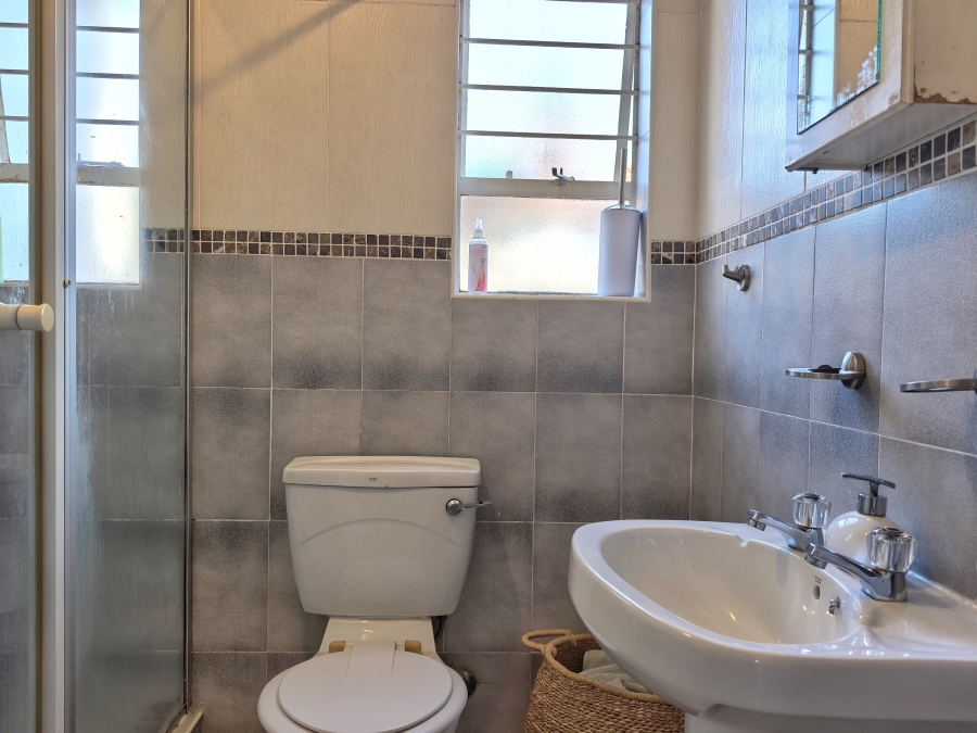 To Let 2 Bedroom Property for Rent in Fairland Gauteng