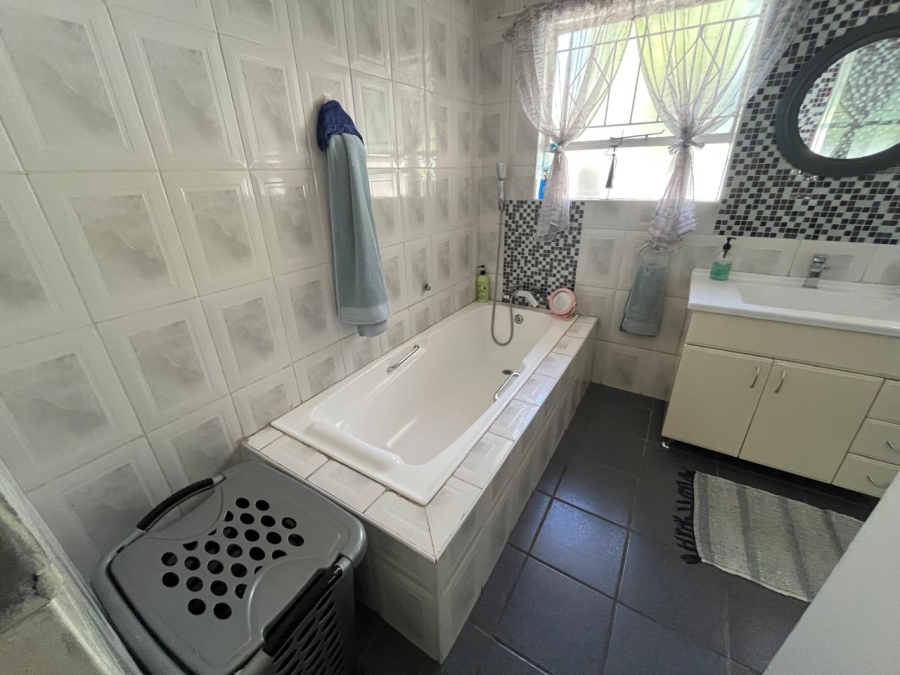 3 Bedroom Property for Sale in Brackendowns Gauteng