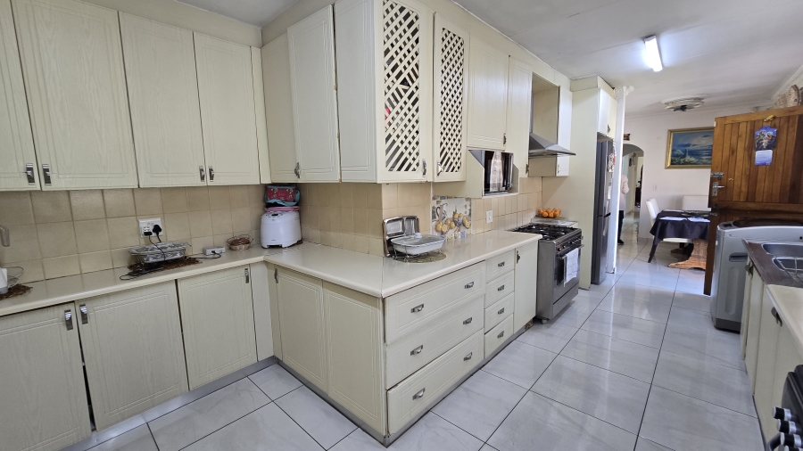 4 Bedroom Property for Sale in Albertsdal Gauteng