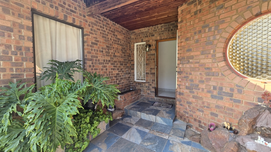 4 Bedroom Property for Sale in Albertsdal Gauteng