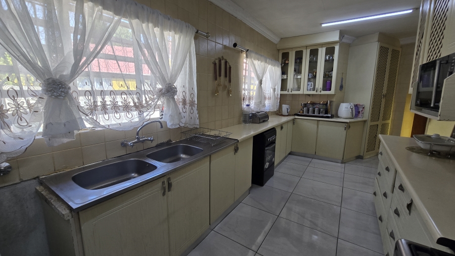 4 Bedroom Property for Sale in Albertsdal Gauteng