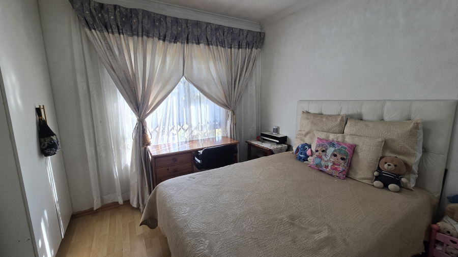 4 Bedroom Property for Sale in Albertsdal Gauteng