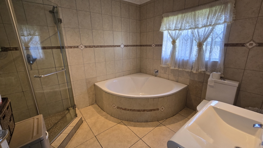 4 Bedroom Property for Sale in Albertsdal Gauteng