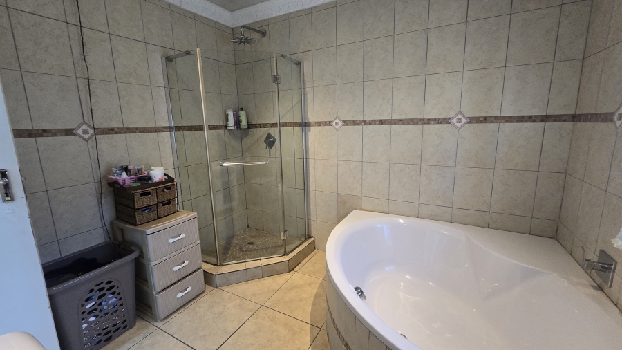 4 Bedroom Property for Sale in Albertsdal Gauteng