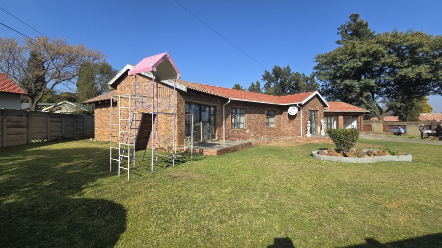 4 Bedroom Property for Sale in Albertsdal Gauteng