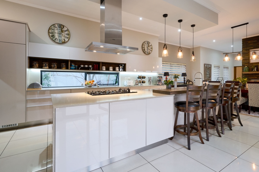 5 Bedroom Property for Sale in Waterfall Country Estate Gauteng