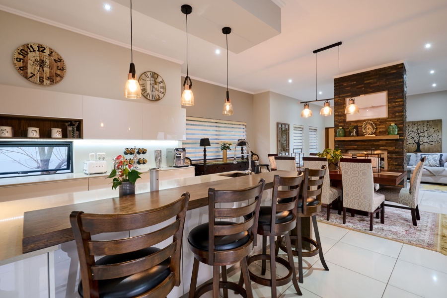 5 Bedroom Property for Sale in Waterfall Country Estate Gauteng