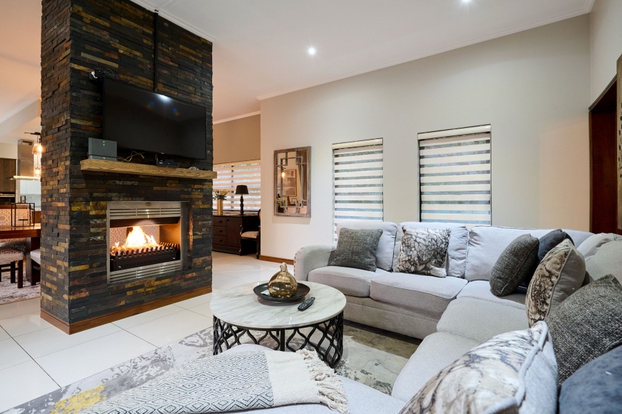 5 Bedroom Property for Sale in Waterfall Country Estate Gauteng