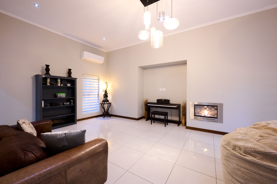 5 Bedroom Property for Sale in Waterfall Country Estate Gauteng