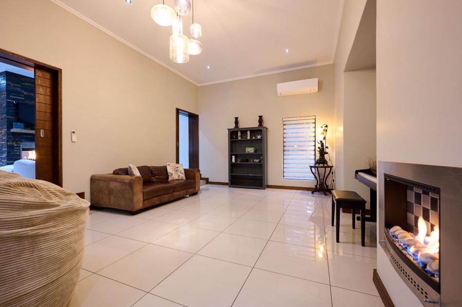 5 Bedroom Property for Sale in Waterfall Country Estate Gauteng