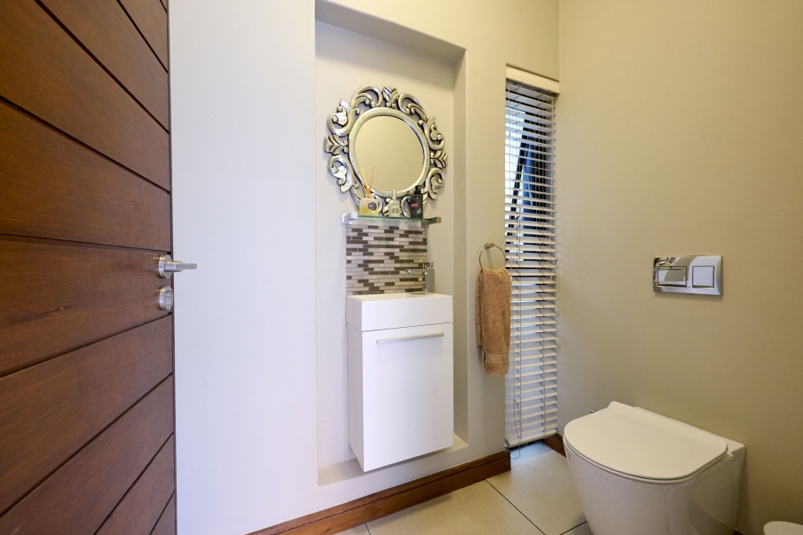 5 Bedroom Property for Sale in Waterfall Country Estate Gauteng