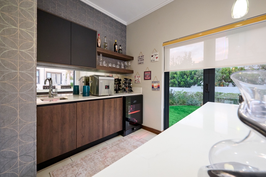5 Bedroom Property for Sale in Waterfall Country Estate Gauteng