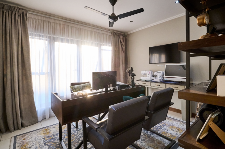 5 Bedroom Property for Sale in Waterfall Country Estate Gauteng