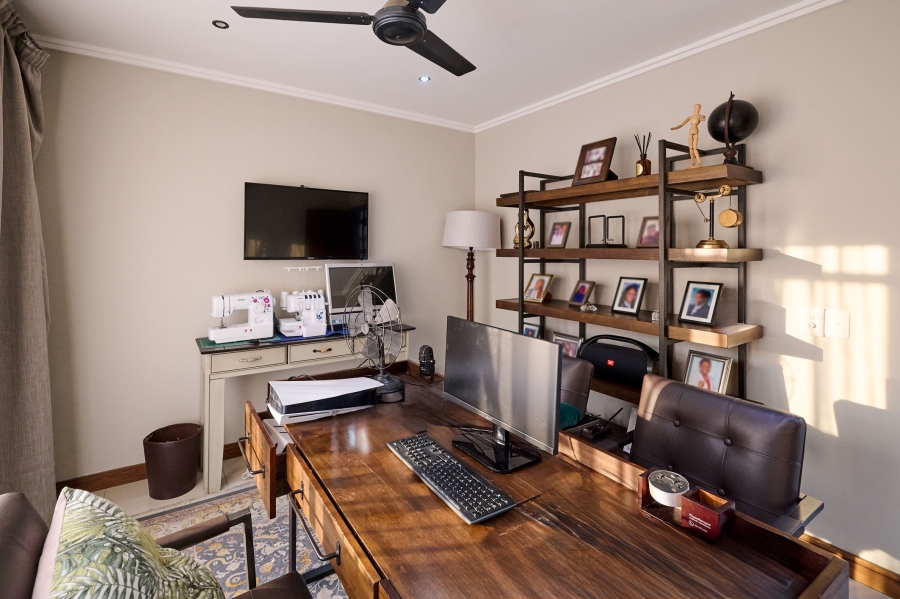 5 Bedroom Property for Sale in Waterfall Country Estate Gauteng