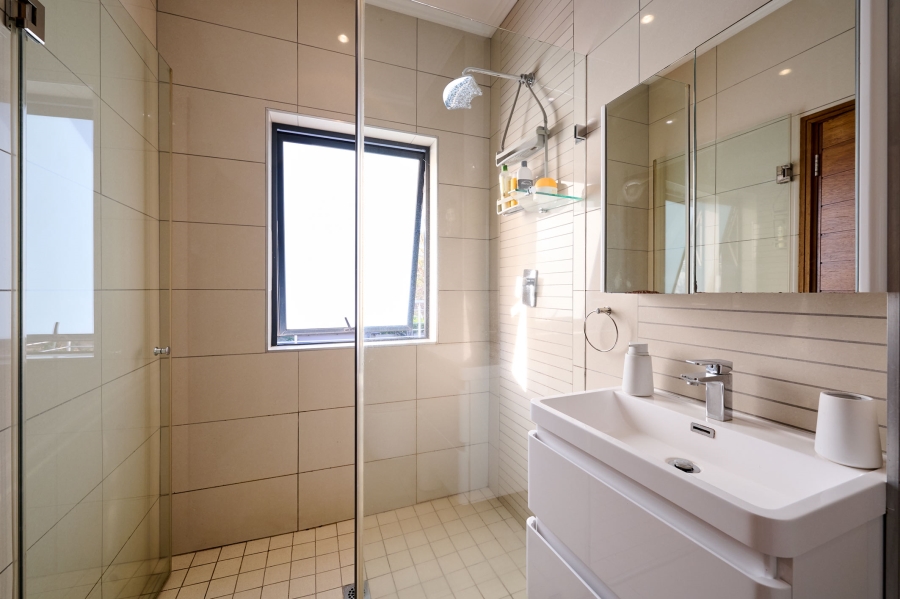 5 Bedroom Property for Sale in Waterfall Country Estate Gauteng