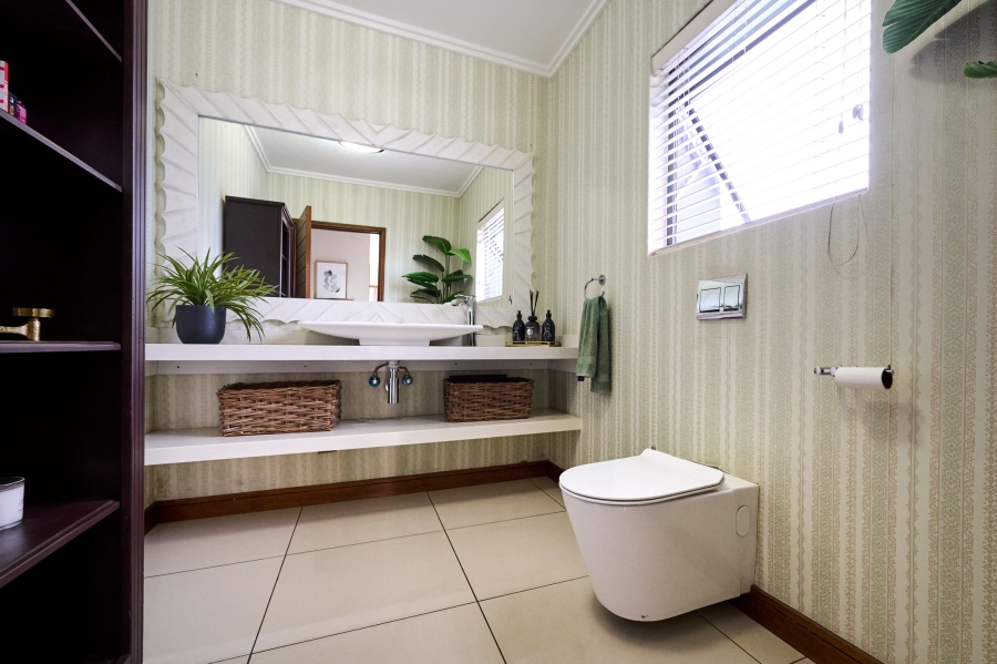 5 Bedroom Property for Sale in Waterfall Country Estate Gauteng