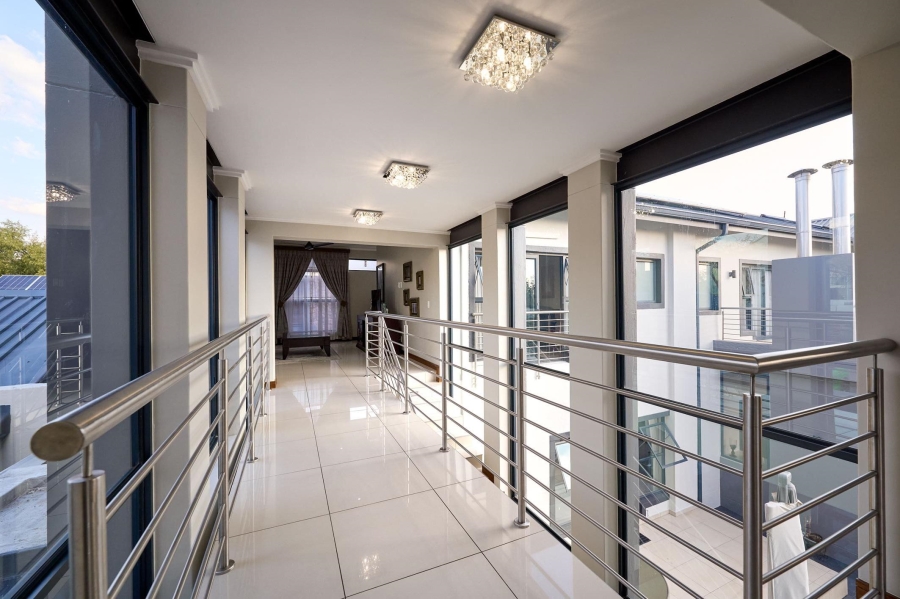 5 Bedroom Property for Sale in Waterfall Country Estate Gauteng