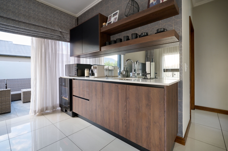 5 Bedroom Property for Sale in Waterfall Country Estate Gauteng