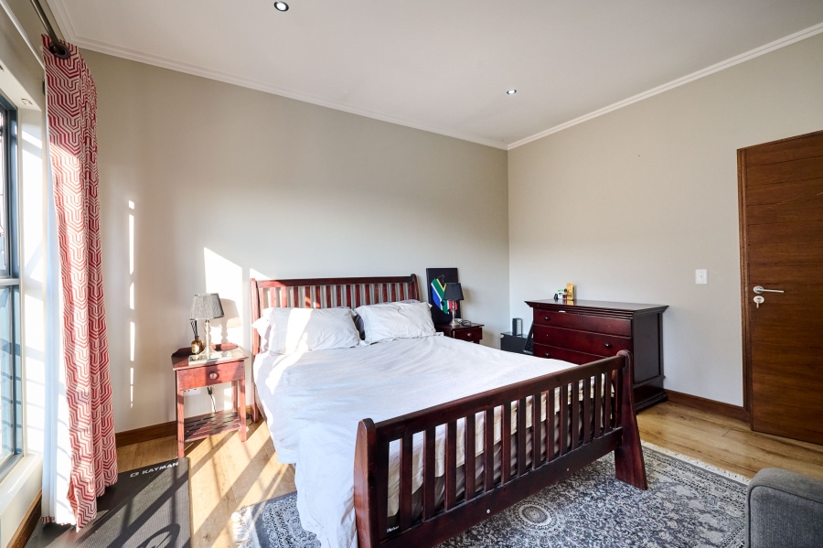 5 Bedroom Property for Sale in Waterfall Country Estate Gauteng