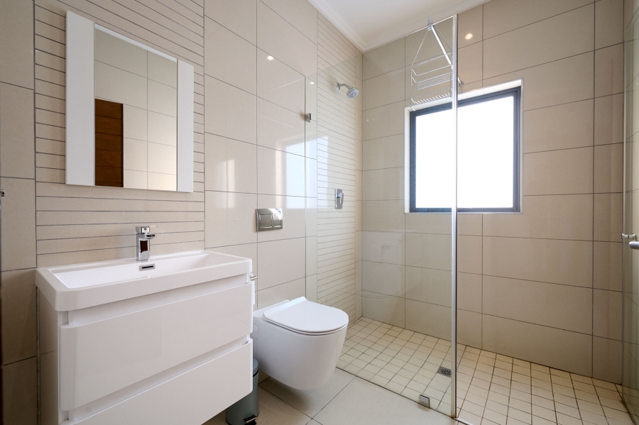 5 Bedroom Property for Sale in Waterfall Country Estate Gauteng