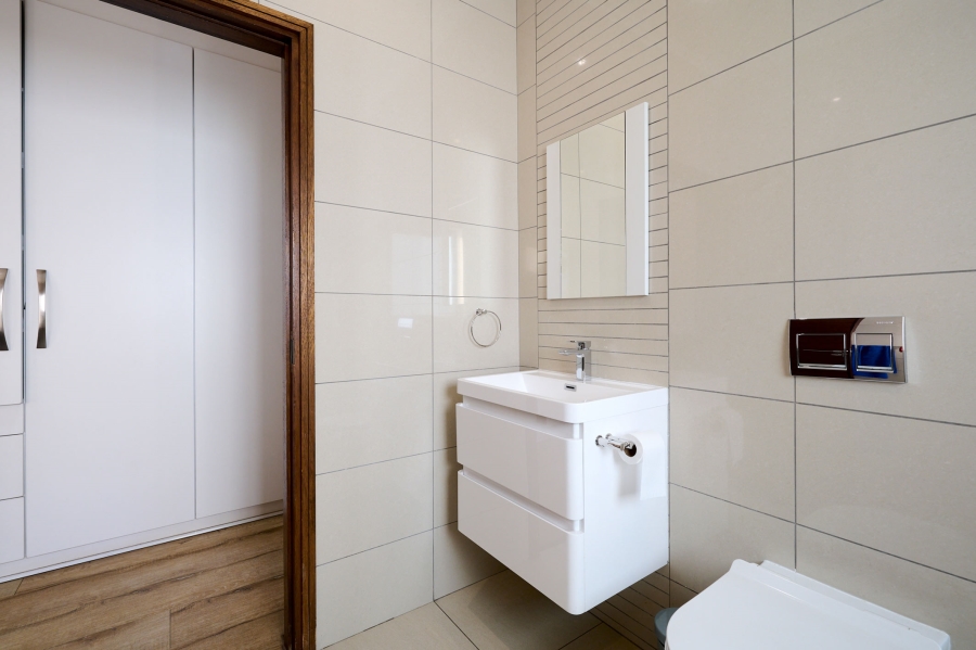 5 Bedroom Property for Sale in Waterfall Country Estate Gauteng