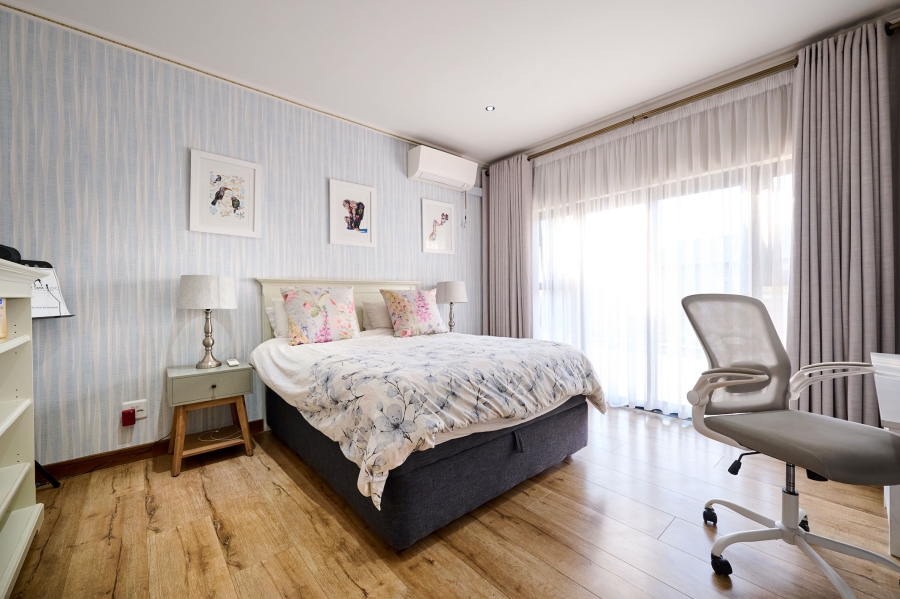 5 Bedroom Property for Sale in Waterfall Country Estate Gauteng