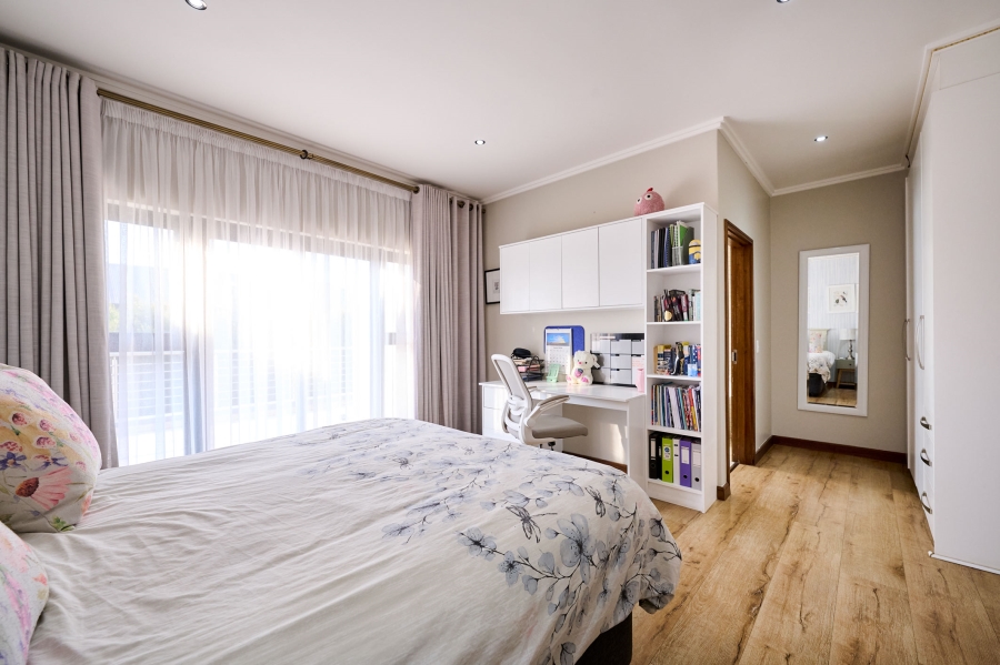 5 Bedroom Property for Sale in Waterfall Country Estate Gauteng
