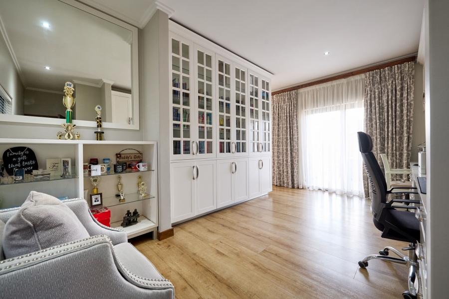 5 Bedroom Property for Sale in Waterfall Country Estate Gauteng