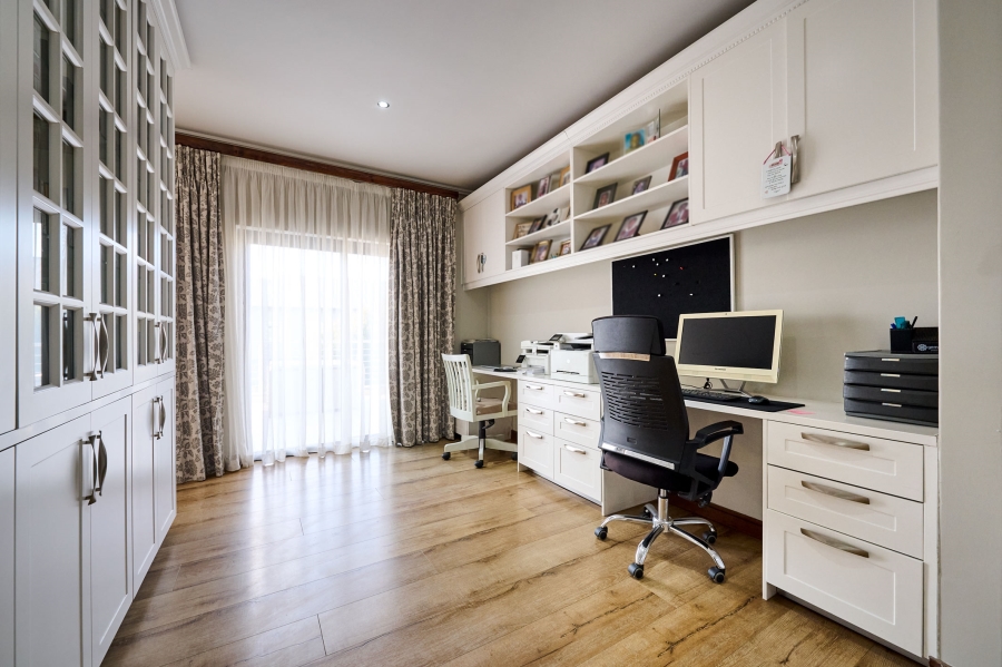 5 Bedroom Property for Sale in Waterfall Country Estate Gauteng