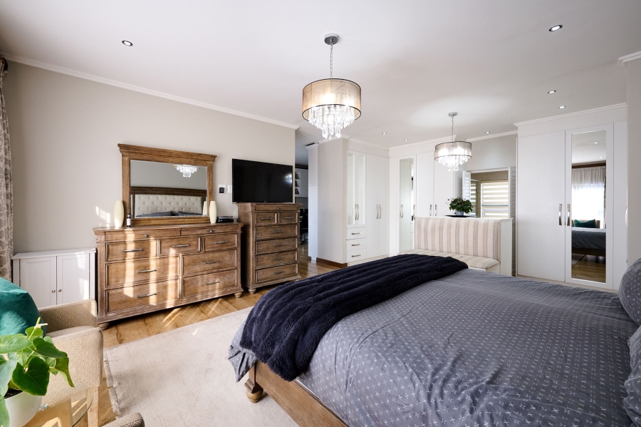 5 Bedroom Property for Sale in Waterfall Country Estate Gauteng