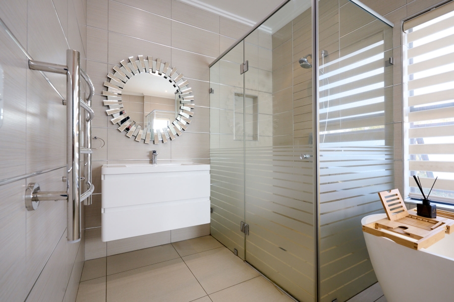 5 Bedroom Property for Sale in Waterfall Country Estate Gauteng