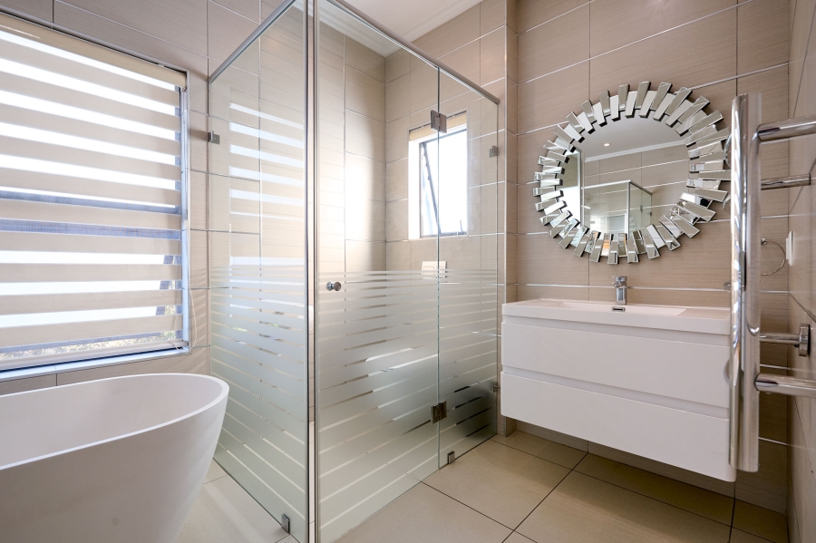 5 Bedroom Property for Sale in Waterfall Country Estate Gauteng
