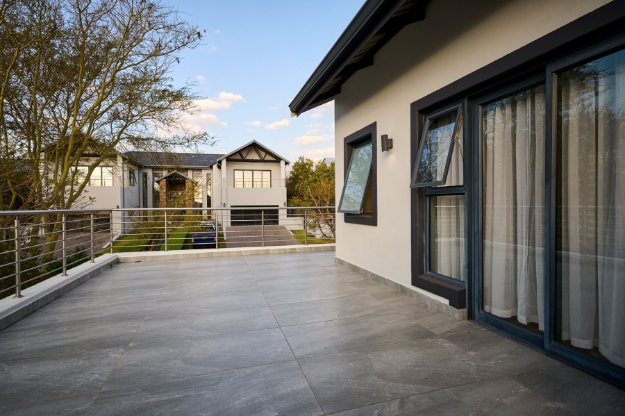 5 Bedroom Property for Sale in Waterfall Country Estate Gauteng