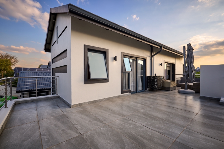 5 Bedroom Property for Sale in Waterfall Country Estate Gauteng
