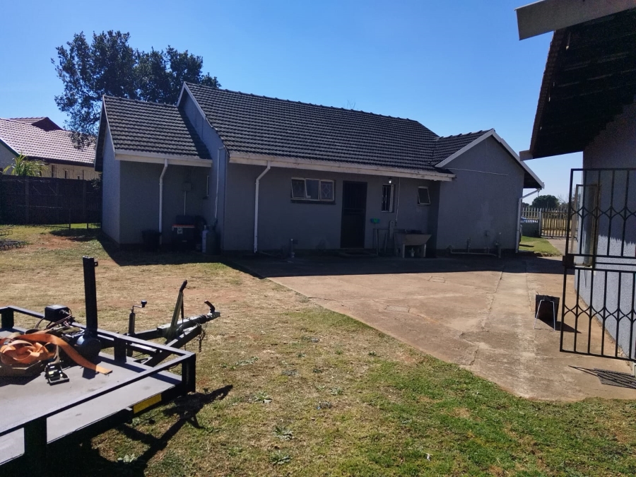 5 Bedroom Property for Sale in Birchleigh Gauteng
