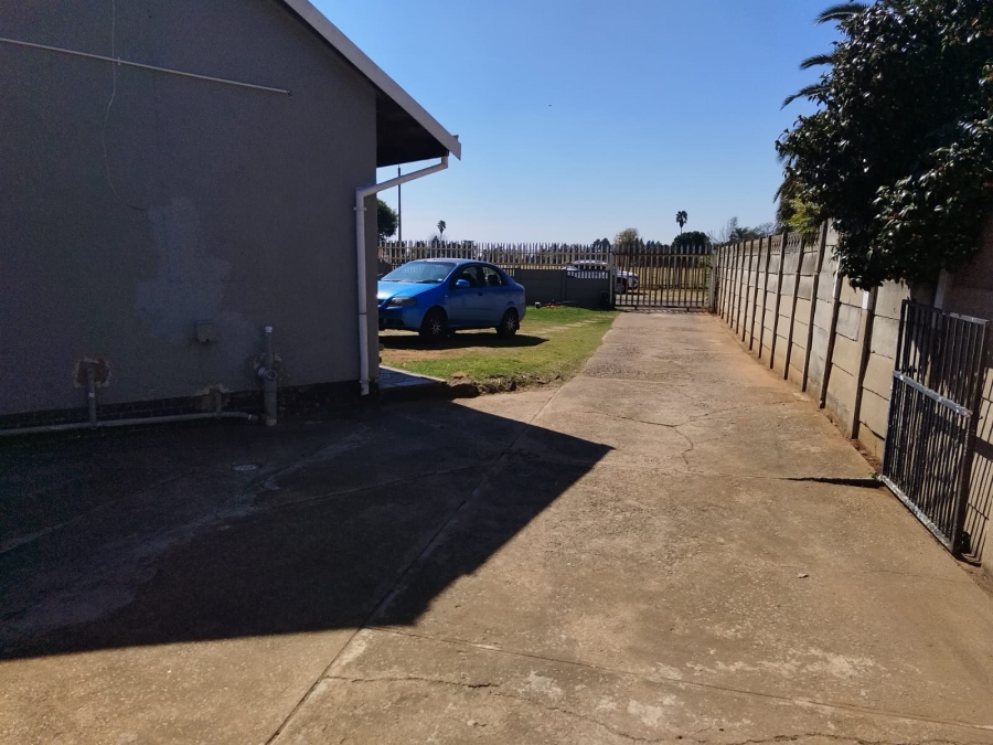 5 Bedroom Property for Sale in Birchleigh Gauteng