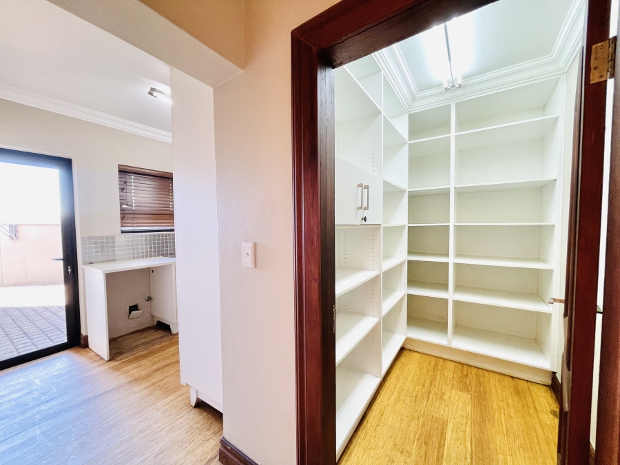 5 Bedroom Property for Sale in Serengeti Lifestyle Estate Gauteng