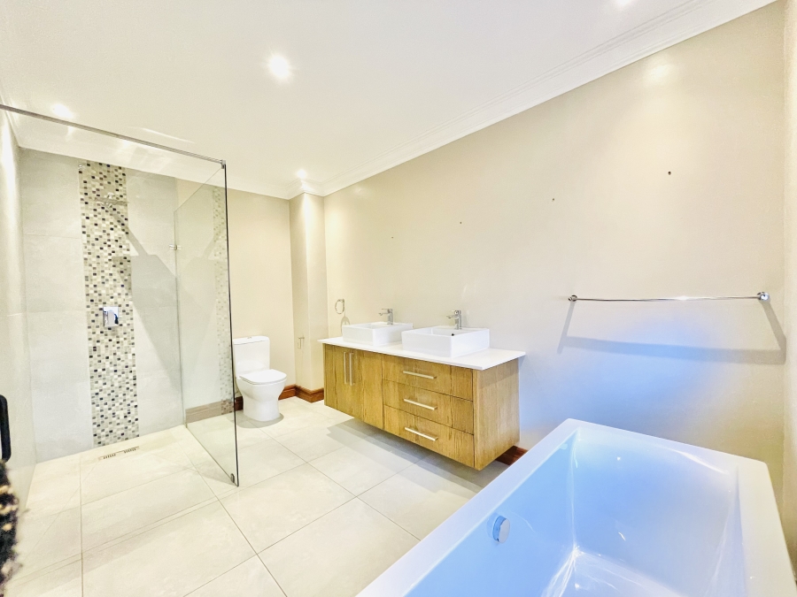 5 Bedroom Property for Sale in Serengeti Lifestyle Estate Gauteng