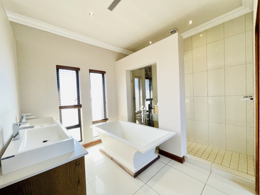 5 Bedroom Property for Sale in Serengeti Lifestyle Estate Gauteng